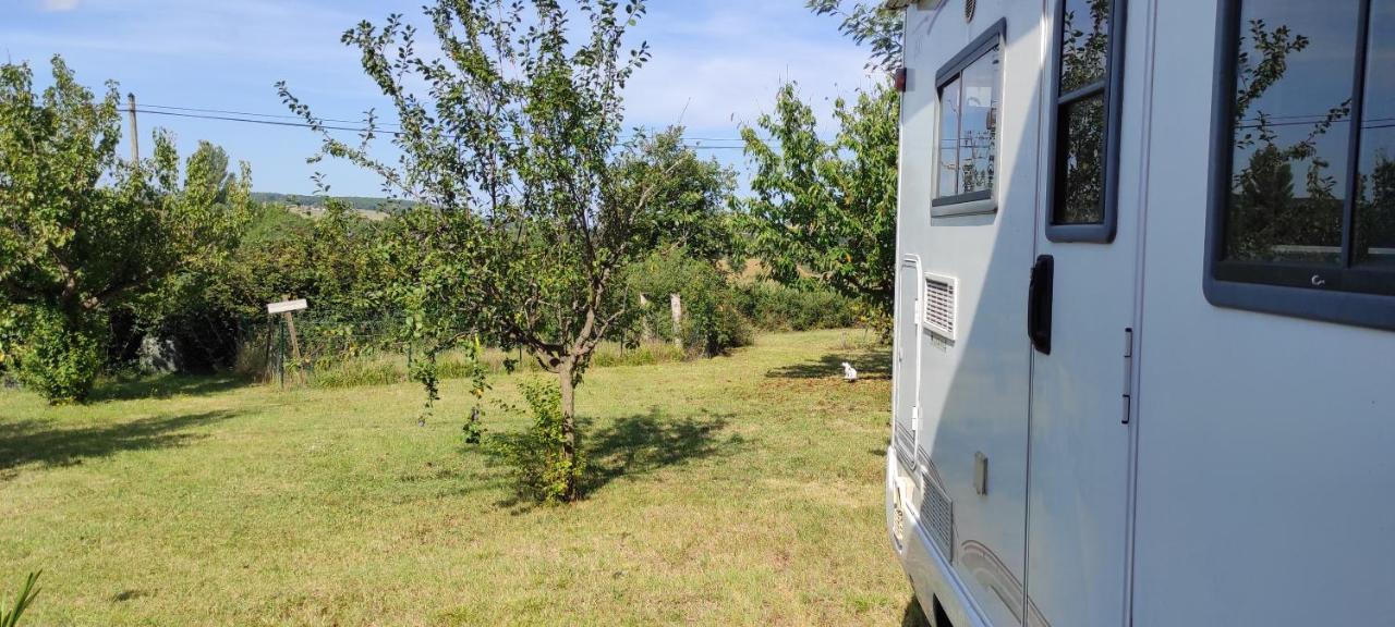 Charmant Camping-Car A La Campagne Labessiere-Candeil Exterior foto